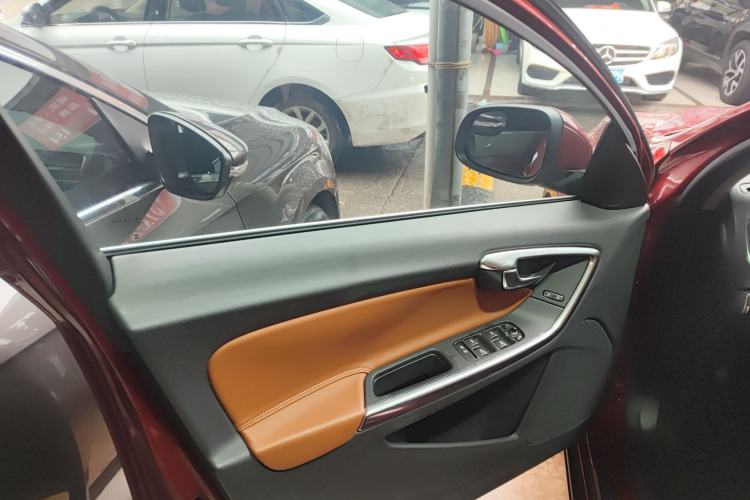 Used Volvo V60 2014 Restyled T5 Zhiya Edition
