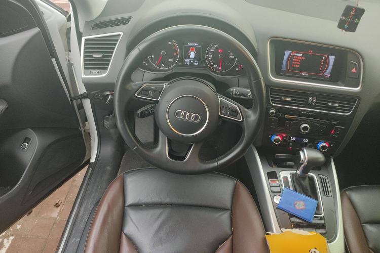 Used Audi Q5 2018 Collector's Edition 40 TFSI Technology Model
