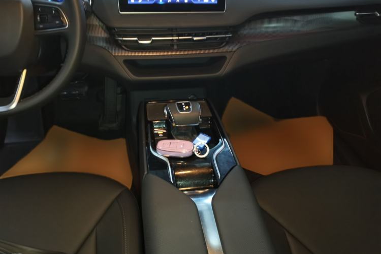 Used Hongqi E-QM5 2022 431 km Charge & Enjoy Edition
