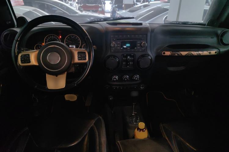 Used Jeep Wrangler 2014 3.6L Longteng Collection Edition Center Console
