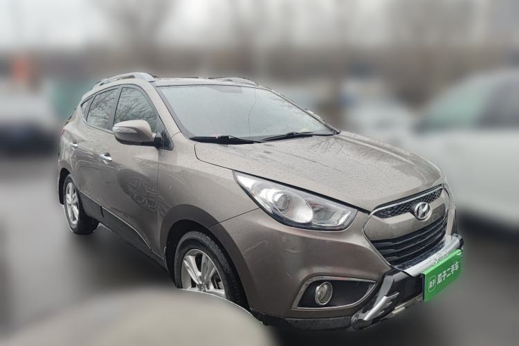 Used Hyundai ix35 2012 2.0L Automatic Two-Wheel Drive New Edition GL Front Right 45 Deg