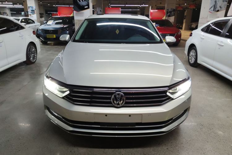 Used Volkswagen Magotan 2018 Facelift 330TSI DSG Luxury Model
