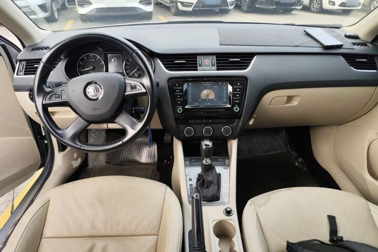 Used Skoda Octavia 2015 1.4TSI DSG Yijun Edition Center Console