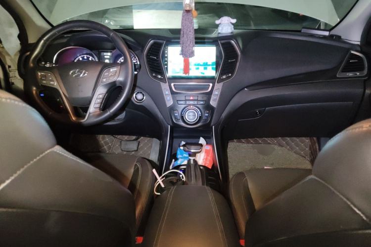 Used Hyundai Santa Fe 2015 2.4L Automatic Two-Wheel Drive Smart Version 5 Seats