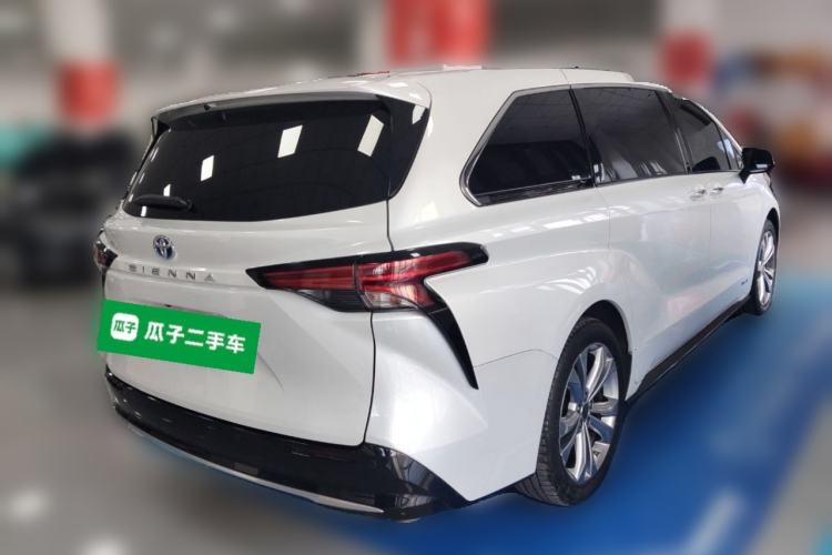 Used Toyota SIENNA 2023 2.5L Hybrid Deluxe Edition
