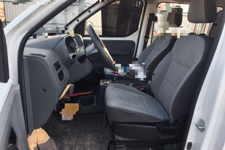 Used Wuling Yangguang 2024 300KM Comfort Version Passenger Van 75kW
