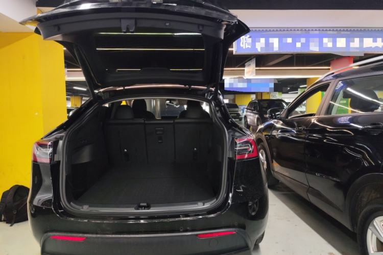 Used Tesla Model Y 2023 Long-Range All-Wheel-Drive Version
