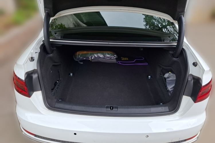 Used Audi A4L 2019 40 TFSI Fashion Edition China VI Emission Standard Trunk