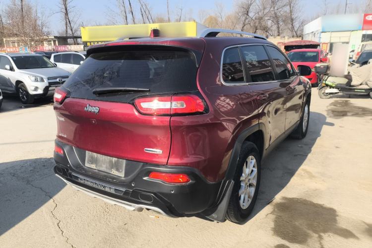 Used Jeep Cherokee 2016 2.4L Professional Smart Version
