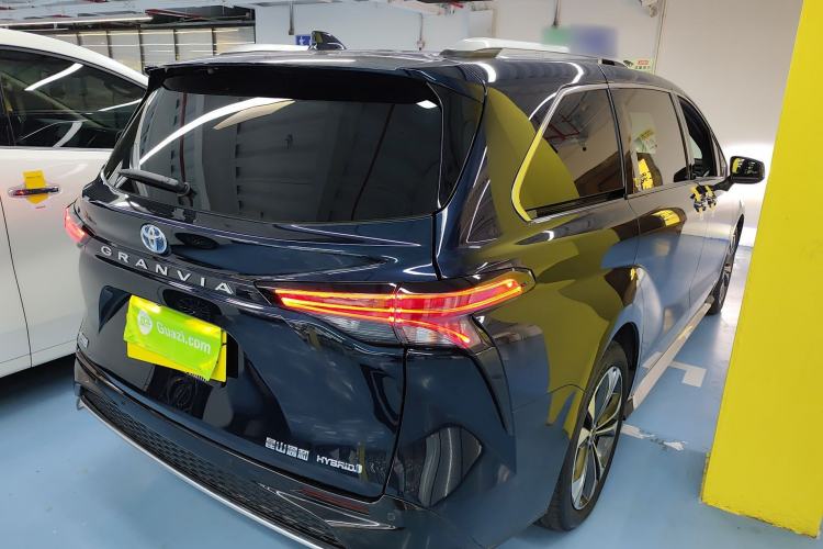 Used Toyota Granvia 2023 2.5L Hybrid Flagship VIP Edition Rear Right 45 Deg