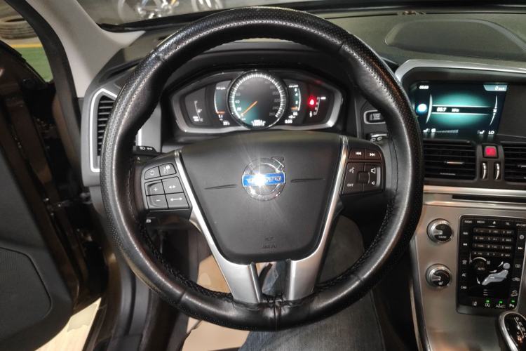 Used Volvo XC60 2017 T5 AWD Smart Range Edition Steering Wheel