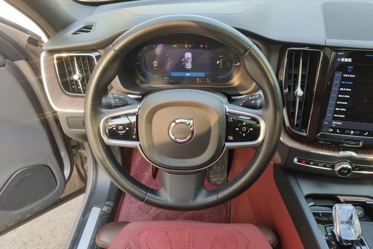 Used Volvo XC60 New Energy 2024 T8 Plug-in Hybrid Long-Range All-Wheel Drive Smart Luxury Edition