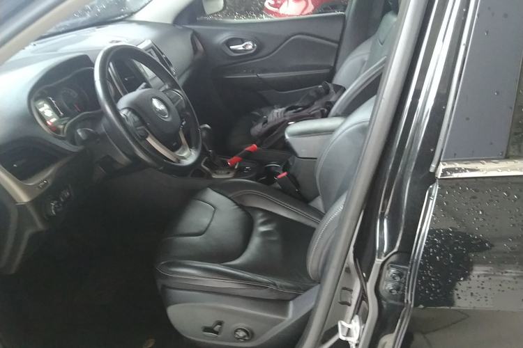 Used Jeep Cherokee 2016 2.4L Leading Edition Left Front Seat