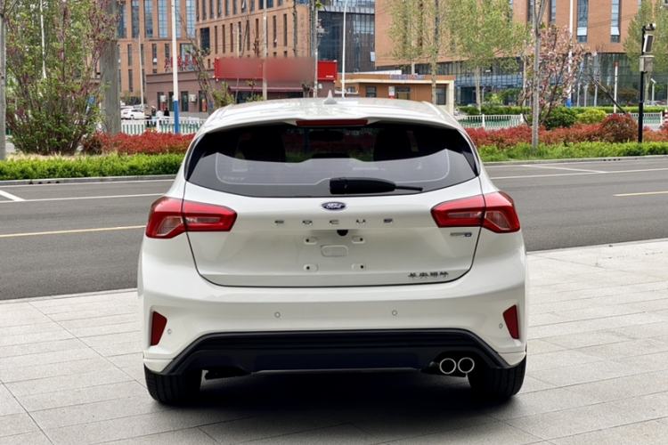 Used Ford Focus 2021 Hatchback EcoBoost 180 Automatic Titanium Edition Exterior 4