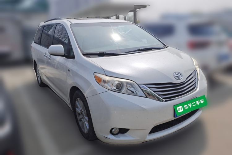 Used Toyota SIENNA 
