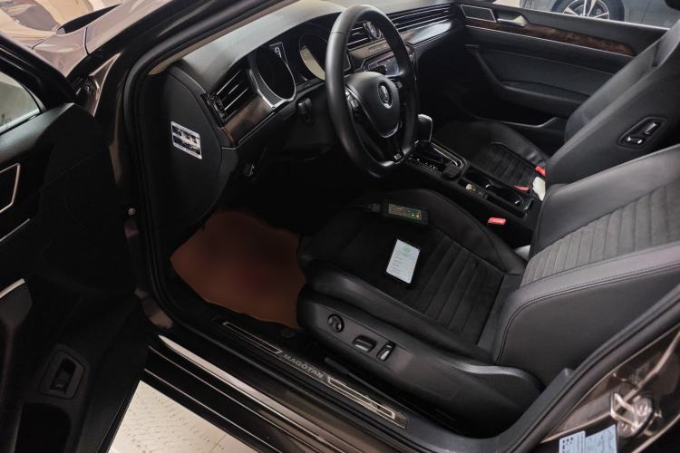 Used Volkswagen Magotan 2017 330TSI DSG Luxury Model
