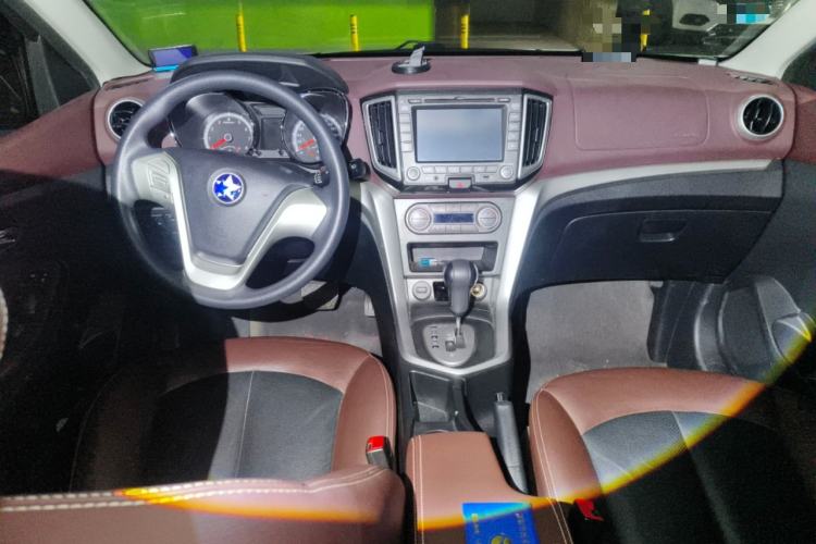 Used Venucia T70X 2015 2.0L CVT SmartFun Sport Edition