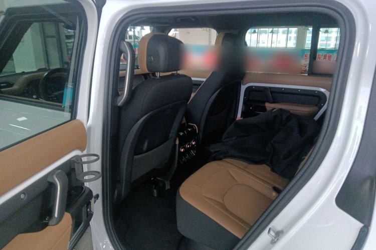 Used Land Rover Defender 2025 110 3.0T P400 – Dynamic HSE Left Rear Seat