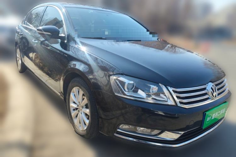 Used Volkswagen Magotan 2015 1.8TSI Luxury Model Front Right 45 Deg