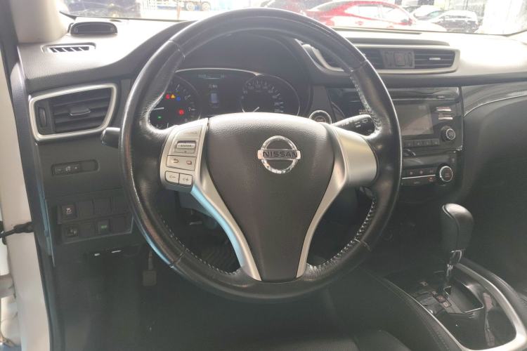 Used Nissan X-Trail 2014 2.5L CVT Leading Edition 4WD
