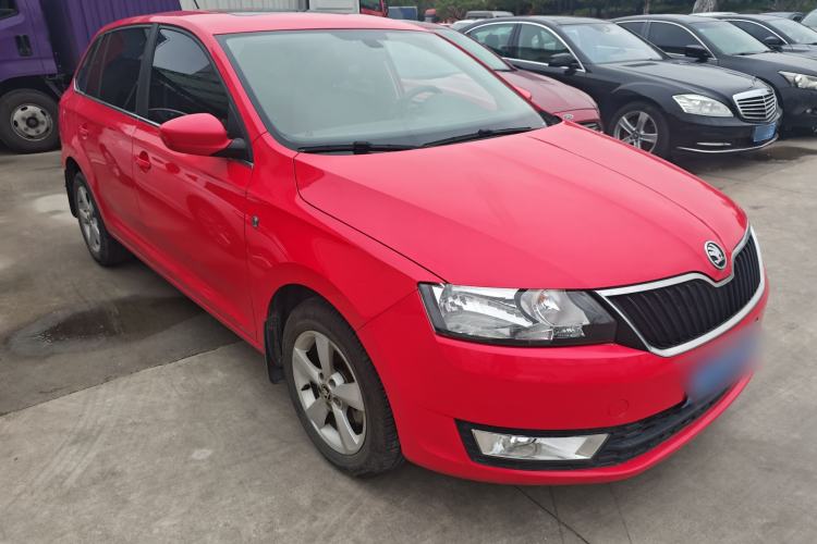 Used Skoda Rapid Spaceback 2016 Revised 1.6L Automatic Chuanxing Version Front Right 45 Deg
