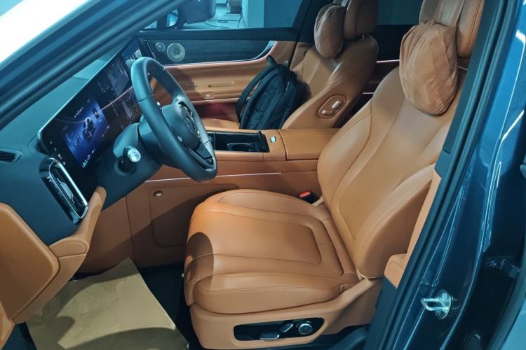 Used Hima AITO M9 2024 Range-Extended Ultra Version 52 kWh 6-Seater Model Left Front Seat