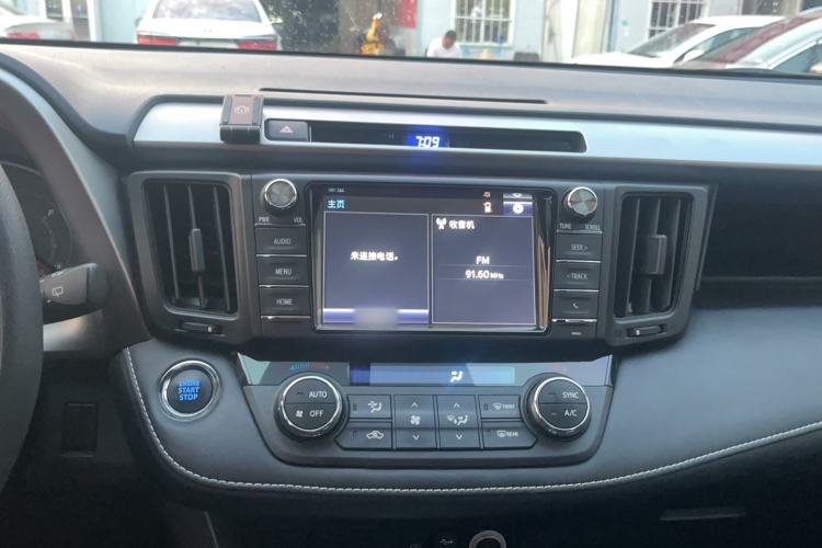 Used Toyota RAV4 2016 2.0L CVT Two-Wheel Drive Fashion Edition China V Standard Audio And AC Panel