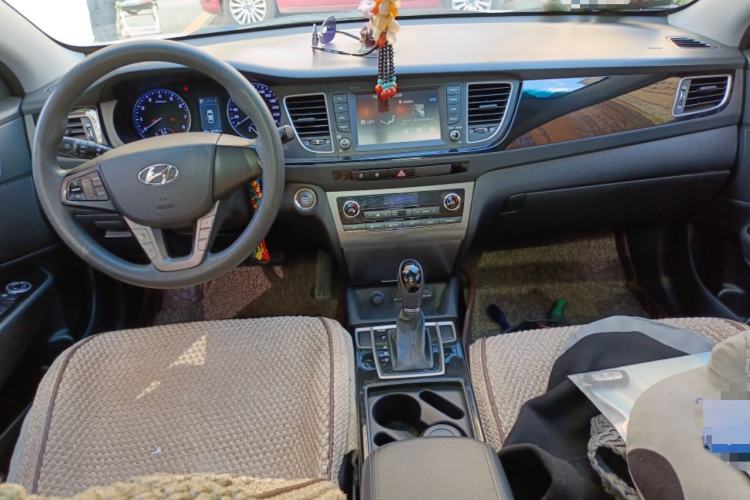 Used Hyundai Mistra 2016 1.8L Automatic Deluxe DLX Model Center Console