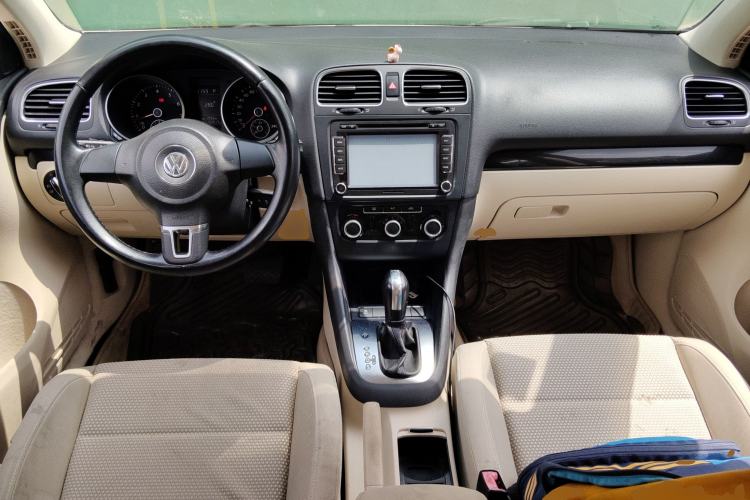 Used Volkswagen Golf 2012 1.4 TSI Automatic Comfort Edition Center Console