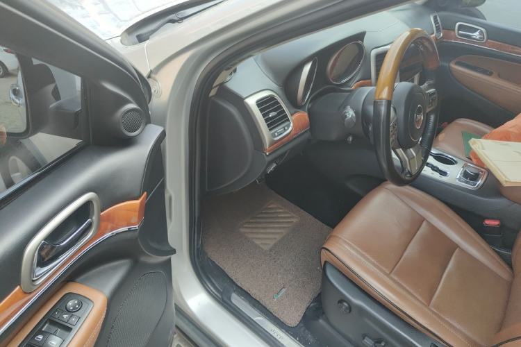 Used Jeep Grand Cherokee 2011 3.6L Flagship Edition Driver Seat