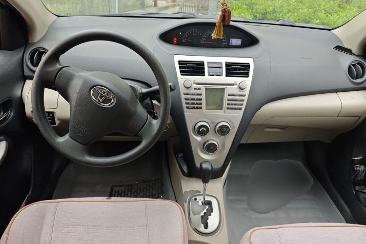 Used Toyota Vios 2008 1.6L GL-i AT Center Console