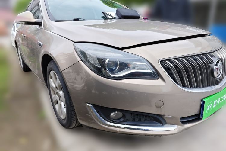 Used Buick Regal 2015 1.6T Leading Technology Model Front Right 45 Deg