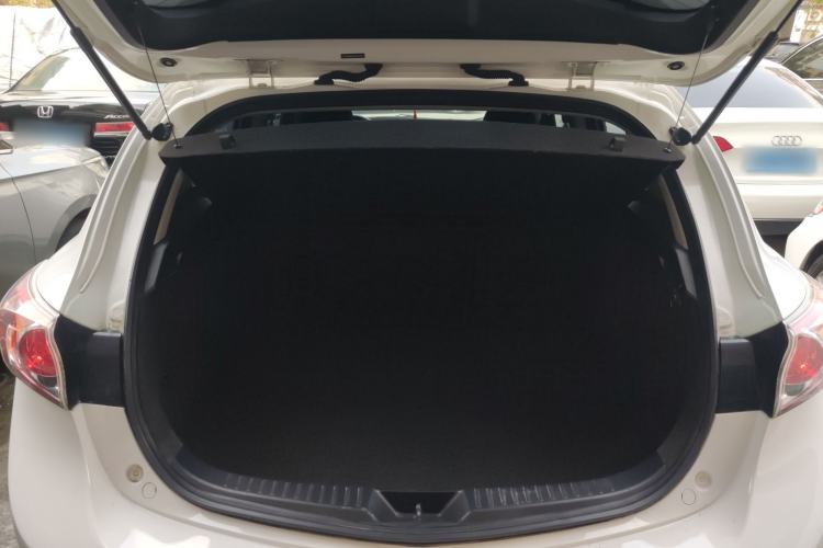 Used Mazda 3 2015 Hatchback 1.6L Manual Comfort Edition Trunk