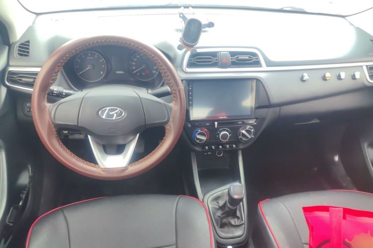 Used Hyundai Verna (older generation) 2017 1.4L Manual Colorful Skyroof Version China V Standard Center Console