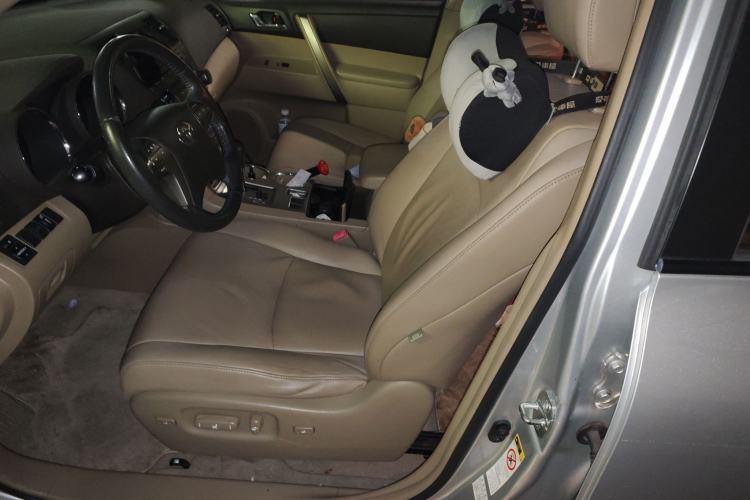 Used Toyota Highlander 2011 2.7L Two-Wheel Drive 7-Seater Luxury Edition
