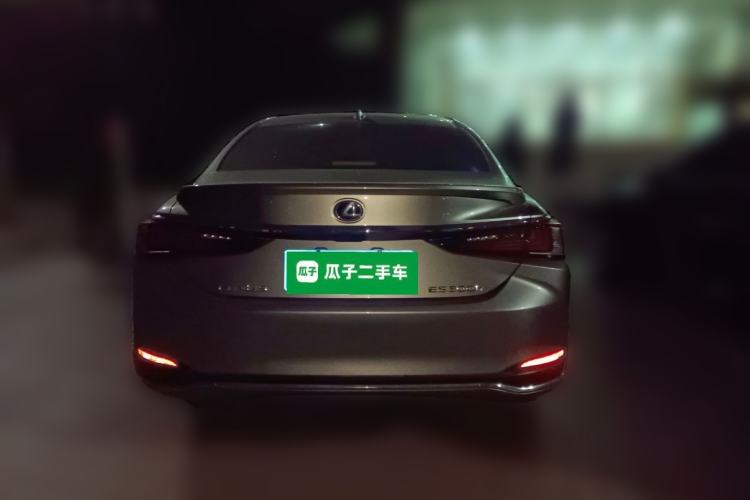 Used Lexus ES 2020 300h Premier Edition
