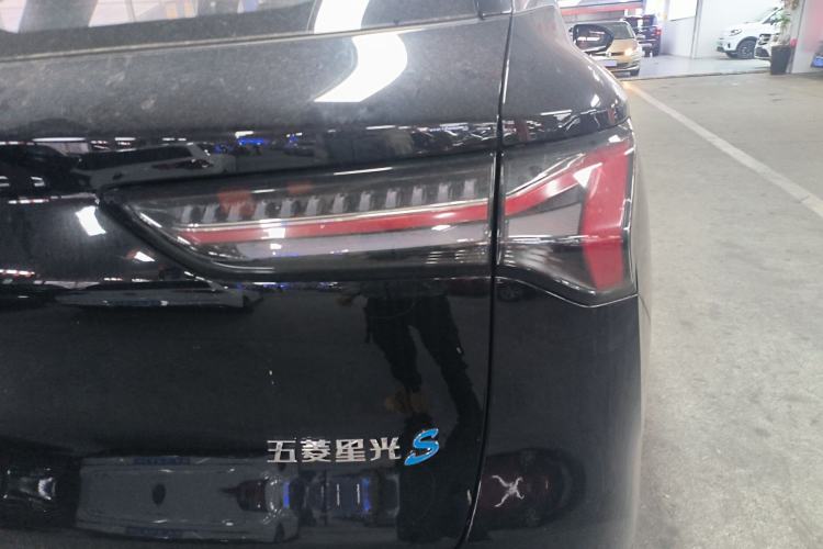 Used Wuling Xingguang S 2025 Model, 130km Flagship Edition Right Rear Taillight