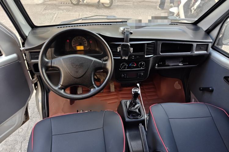 Used Wuling Zhiguang 2020 1.2L Van Utility Model China VI Emission Standard 5-Seater LSI