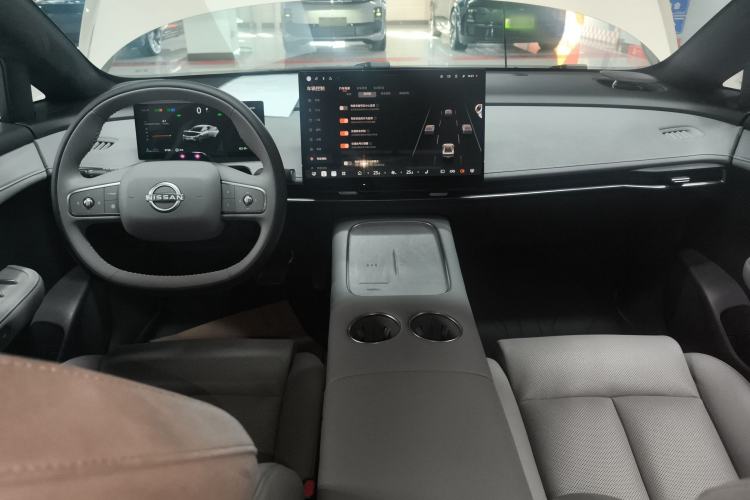 Used Nissan N7 2025 625 Max Interior 2