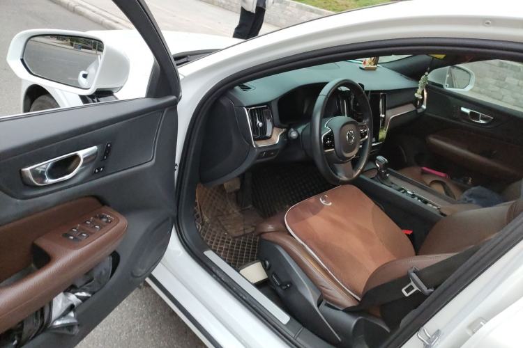 Used Volvo S60 2021 T4 Zhiyuan Luxury Edition
