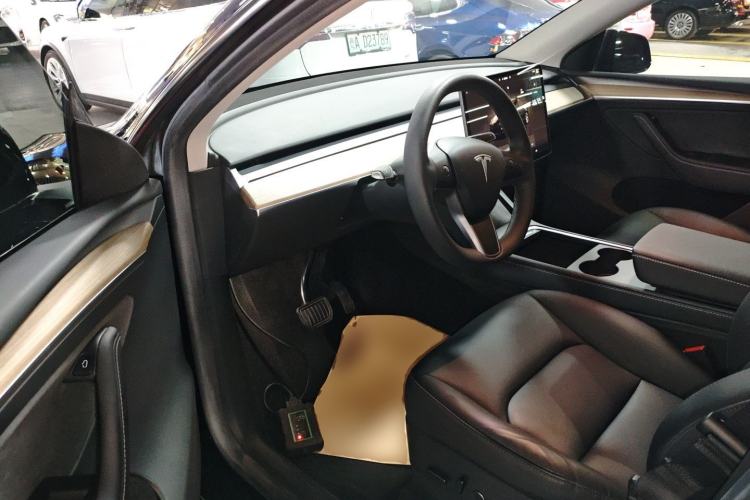 Used Tesla Model Y 2022 Long-Range All-Wheel-Drive Version