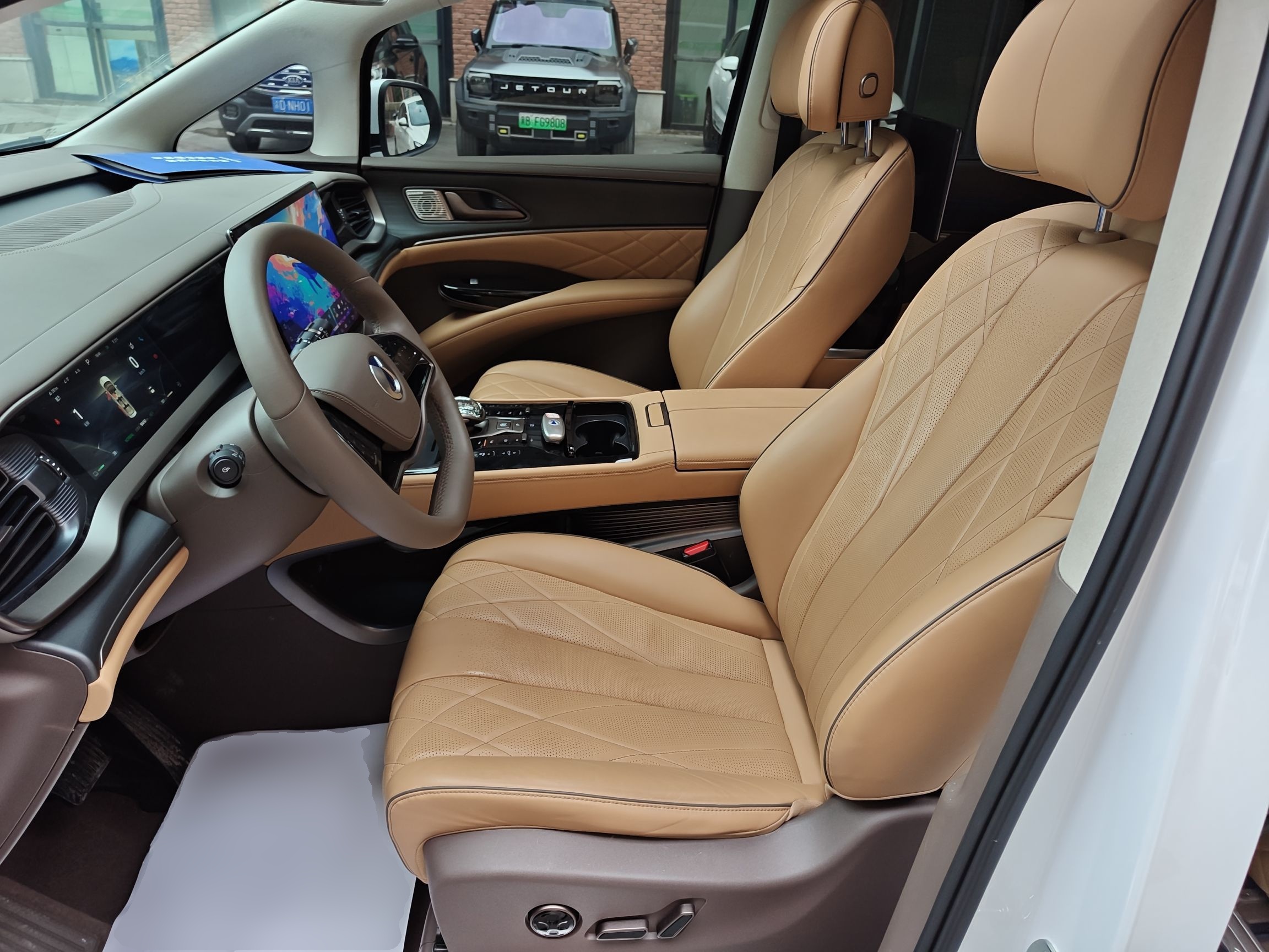 المقاعد الأمامية داخل السيارة