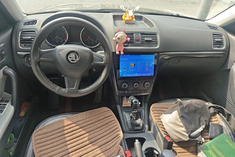 Used Skoda Yeti 2016 1.4TSI DSG Advanced Edition Center Console