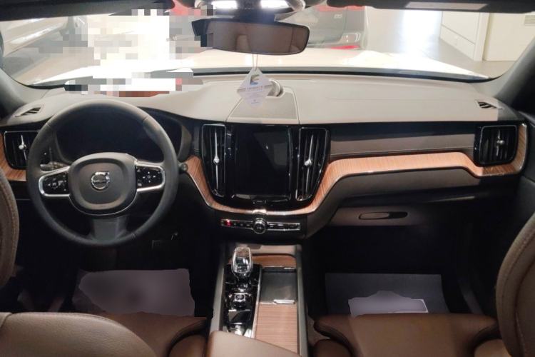 Used Volvo XC60 2023 B5 4x4 Smart Luxury Edition
