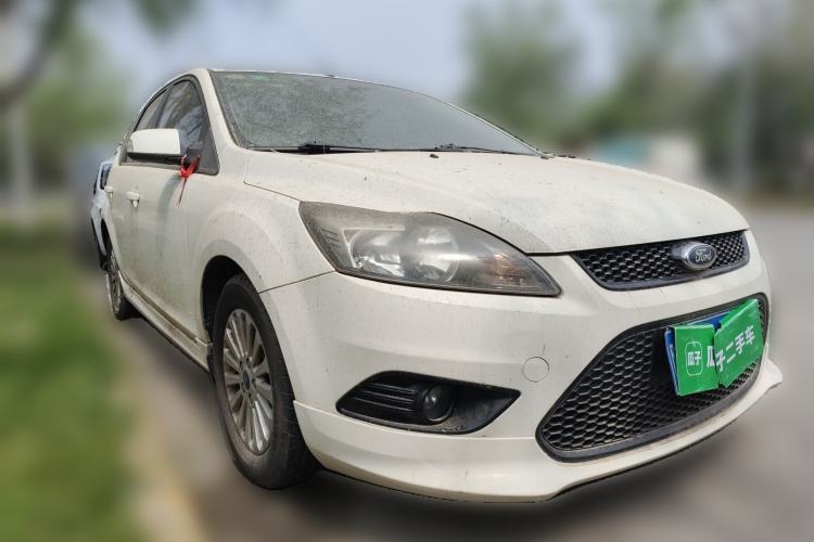 Used Ford Focus 2013 Hatchback Classic 1.8L Manual Fashion Edition Front Right 45 Deg