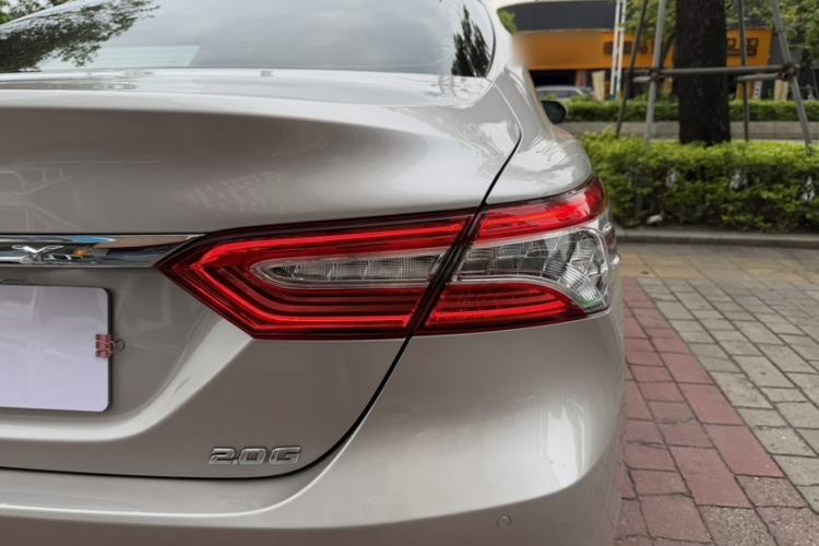 Used Toyota Camry 2021 2.0G Luxury Edition
