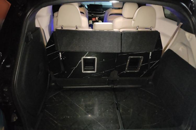 Used Toyota Granvia 2023 2.5L Hybrid Prestige PLUS Edition Trunk