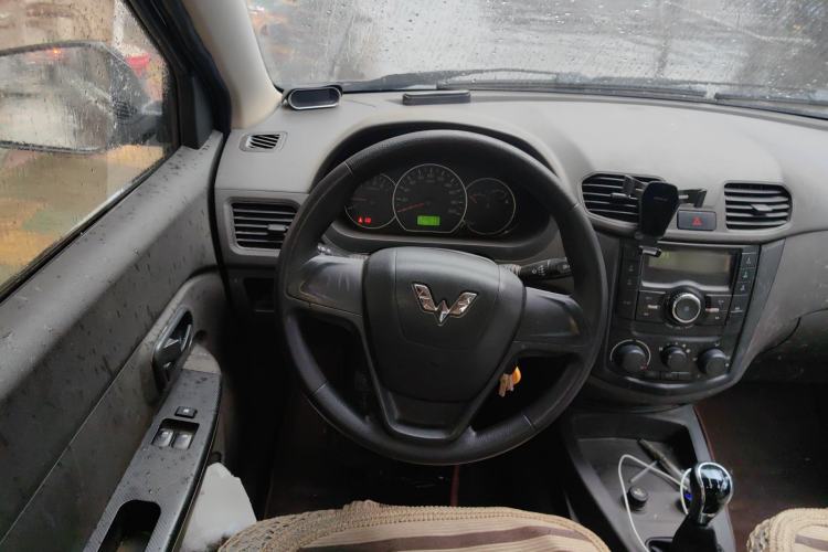 Used Wuling Hongguang 2015 1.5L S Basic Version China V Standard
