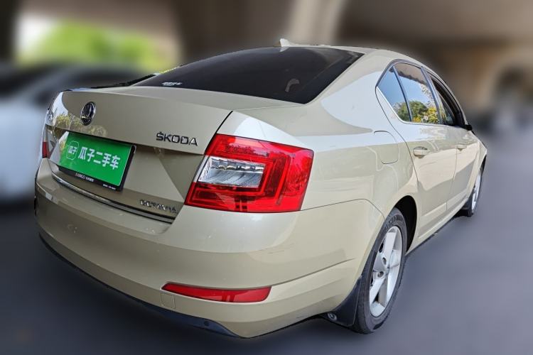 Used Skoda Octavia 2015 1.6L Automatic Yijun Edition Rear Right 45 Deg