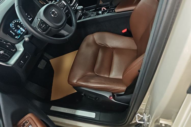 Used Volvo XC60 2021 T5 4x4 Smart Luxury Edition Left Front Seat